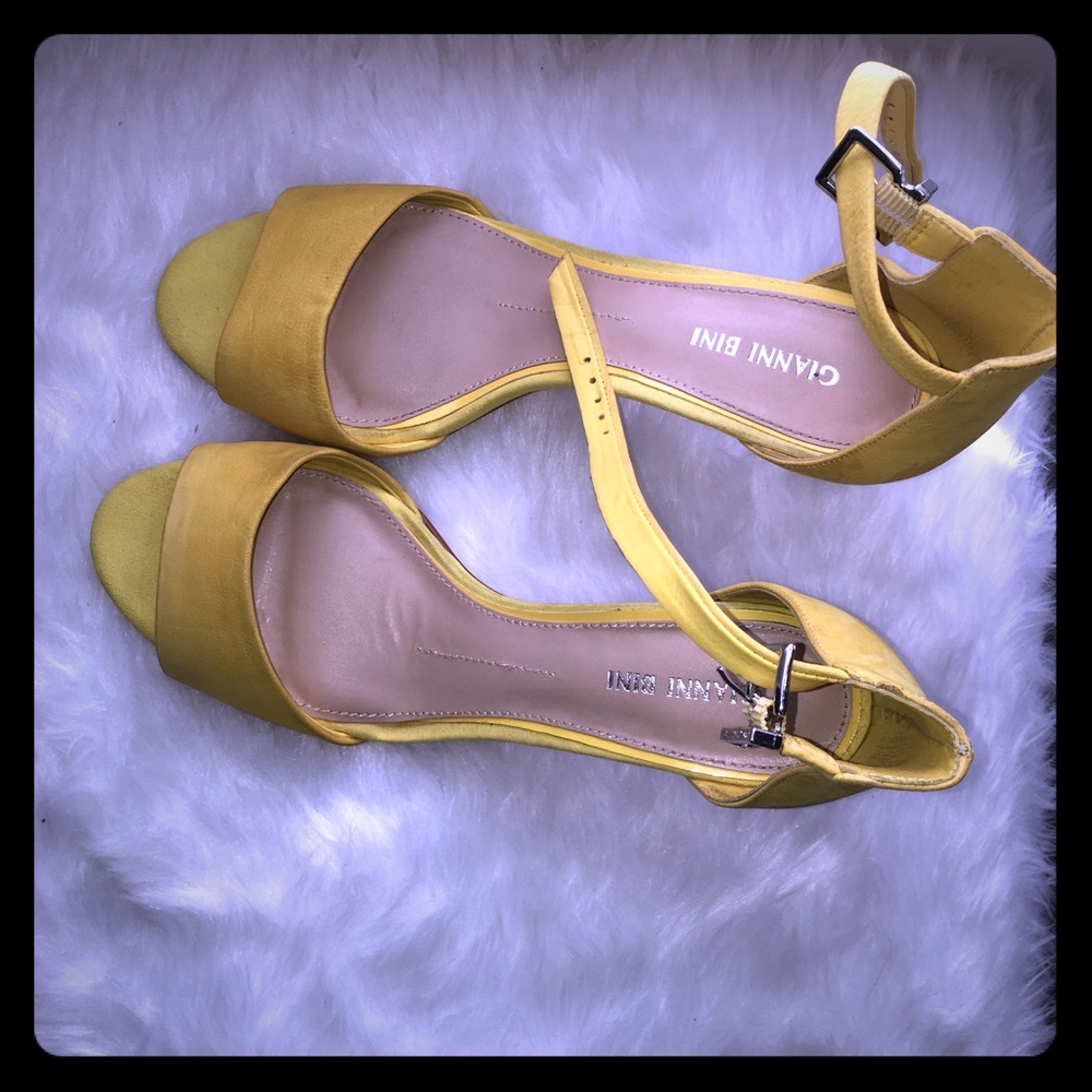 Yellow Gianni Bini heels